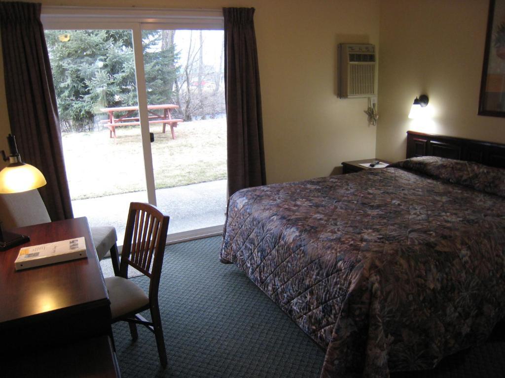Johnny'S Motel Grand Forks Extérieur photo