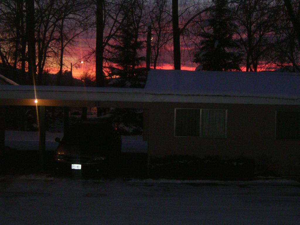Johnny'S Motel Grand Forks Extérieur photo