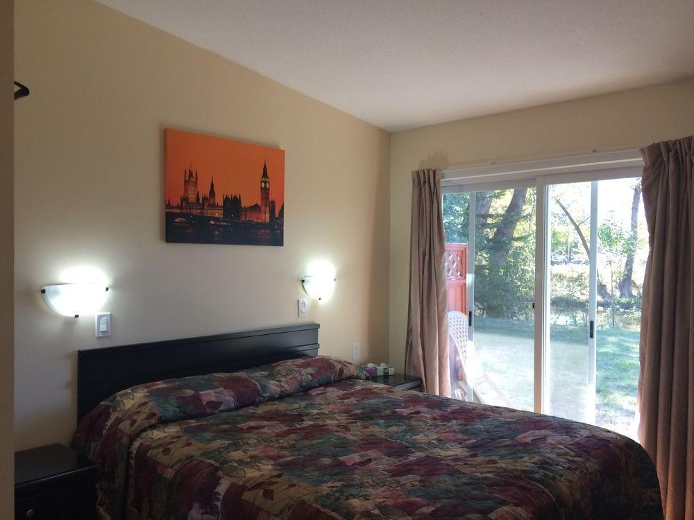 Johnny'S Motel Grand Forks Extérieur photo