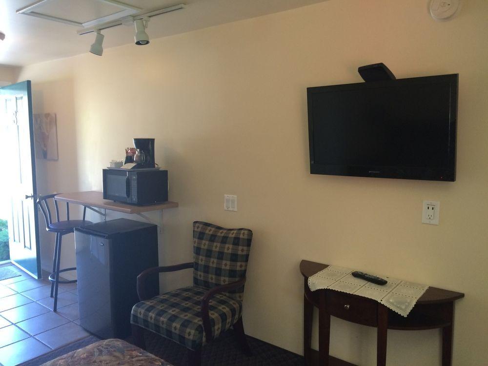 Johnny'S Motel Grand Forks Extérieur photo