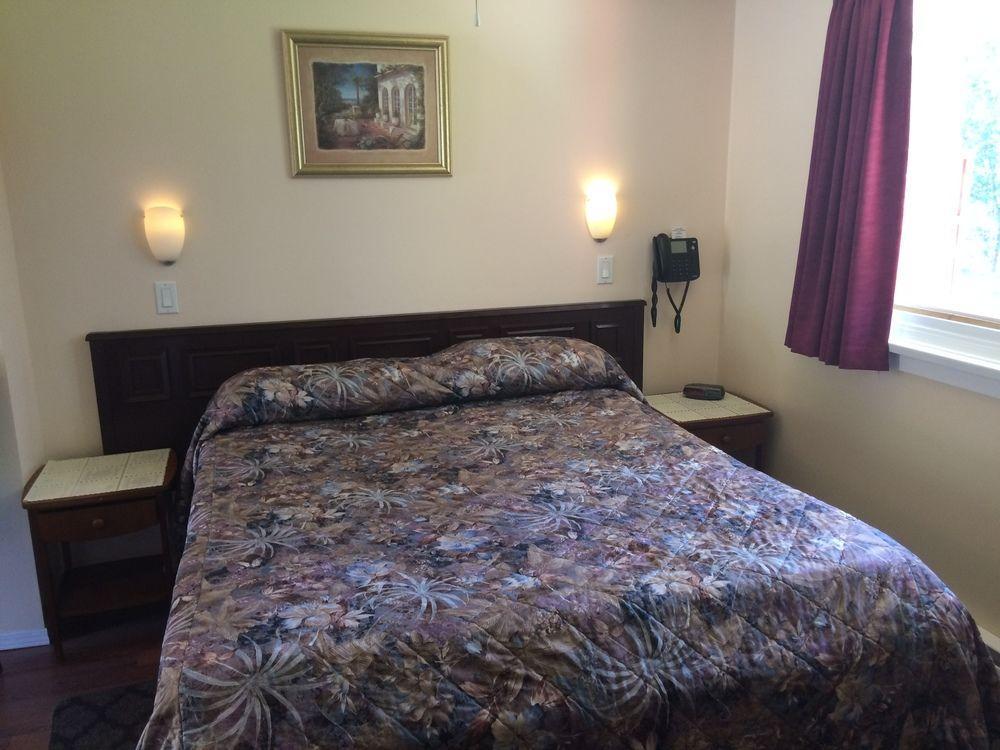 Johnny'S Motel Grand Forks Extérieur photo