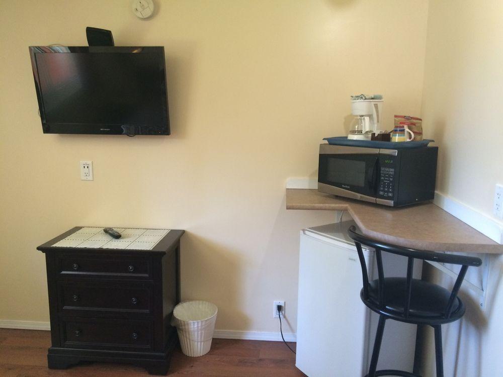 Johnny'S Motel Grand Forks Extérieur photo