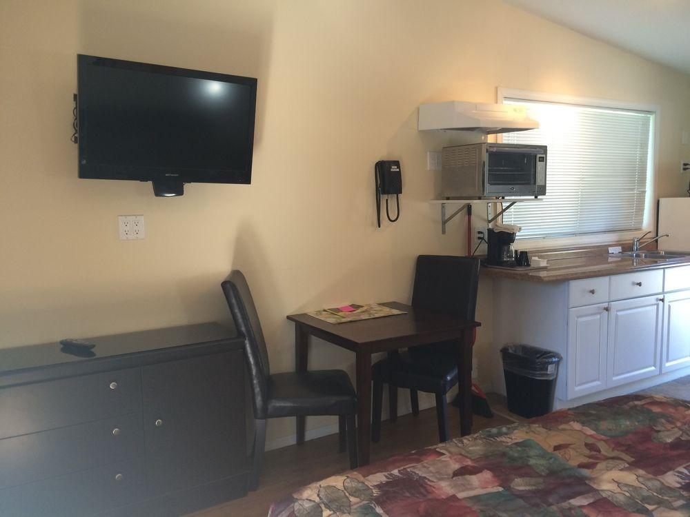 Johnny'S Motel Grand Forks Extérieur photo
