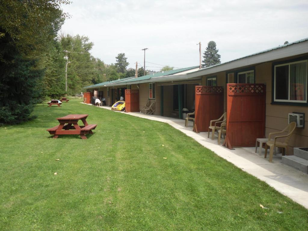 Johnny'S Motel Grand Forks Extérieur photo